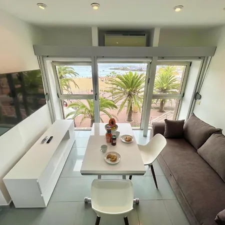 Beachfront Stunning Views Apartment *