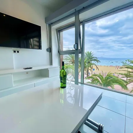 Beachfront Stunning Views *